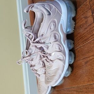 Nike Women's Vapormax Plus Pink Oxford Metallic Silver Shoes DM8327-600 Size 7